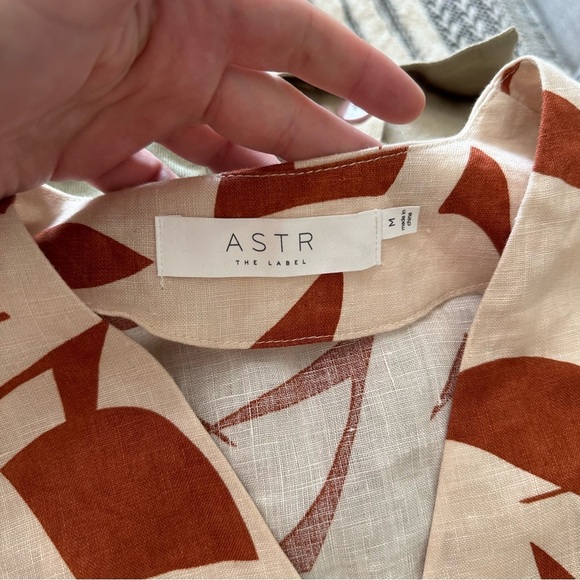 ASTR women’s Nirina Abstract Print Wrapped Front crop Top size M medium - Picture 3 of 4